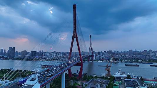 上海杨浦大桥桥梁交通日落夜景4k航拍实拍视频视频的预览图