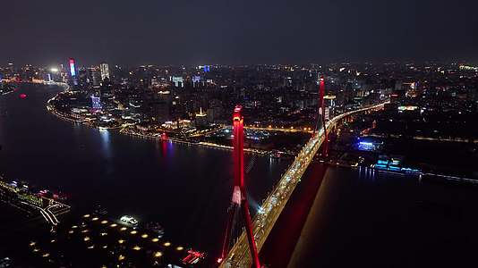 上海杨浦大桥桥梁交通日落夜景4k实景航拍夜景视频的预览图