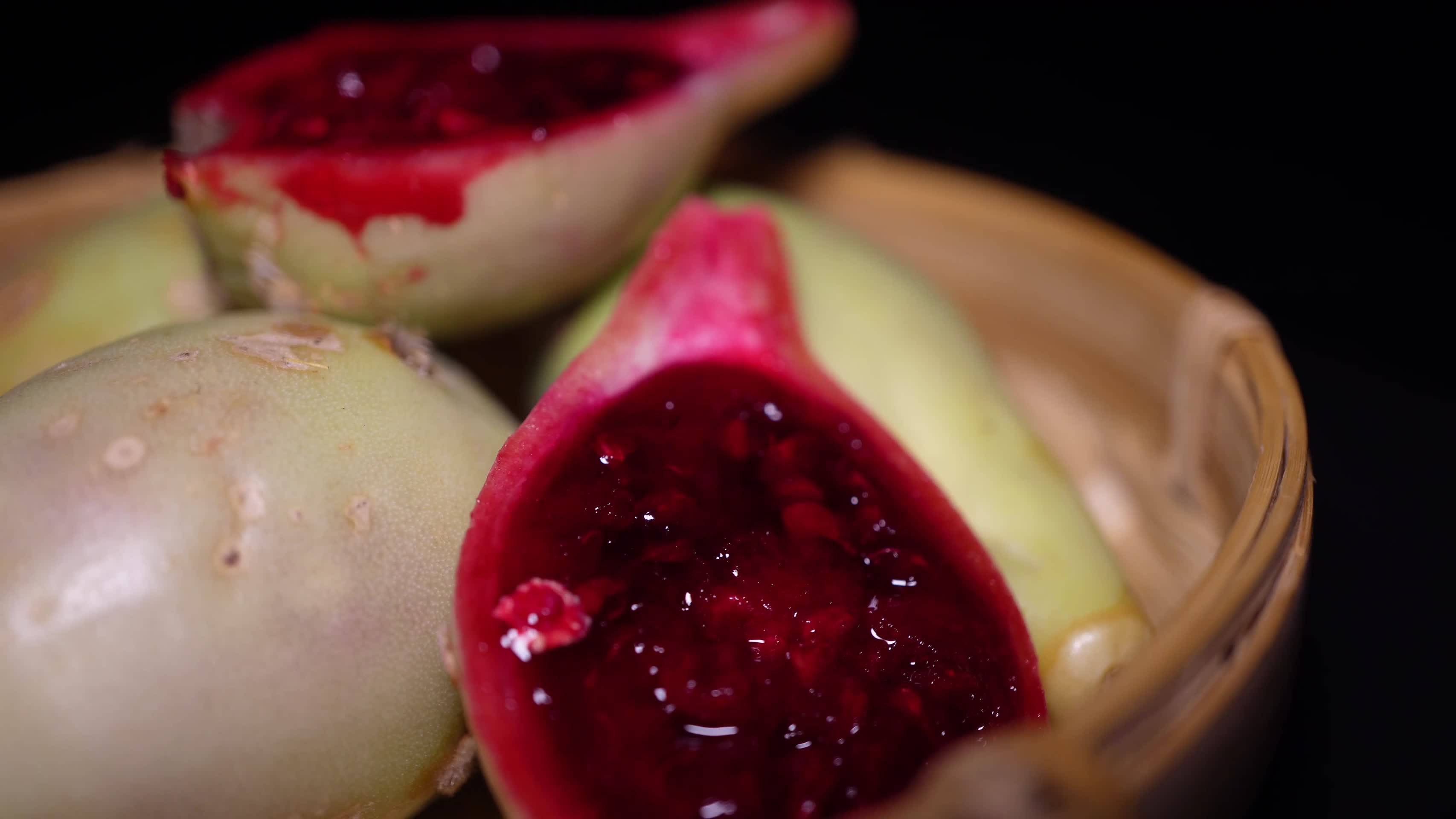 仙人掌果水果视频的预览图