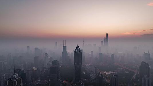 上海陆家嘴城市天际线日出震撼平流雾航拍视频的预览图