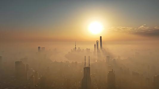 上海陆家嘴平流雾景顺光质感4K航拍可商用视频的预览图