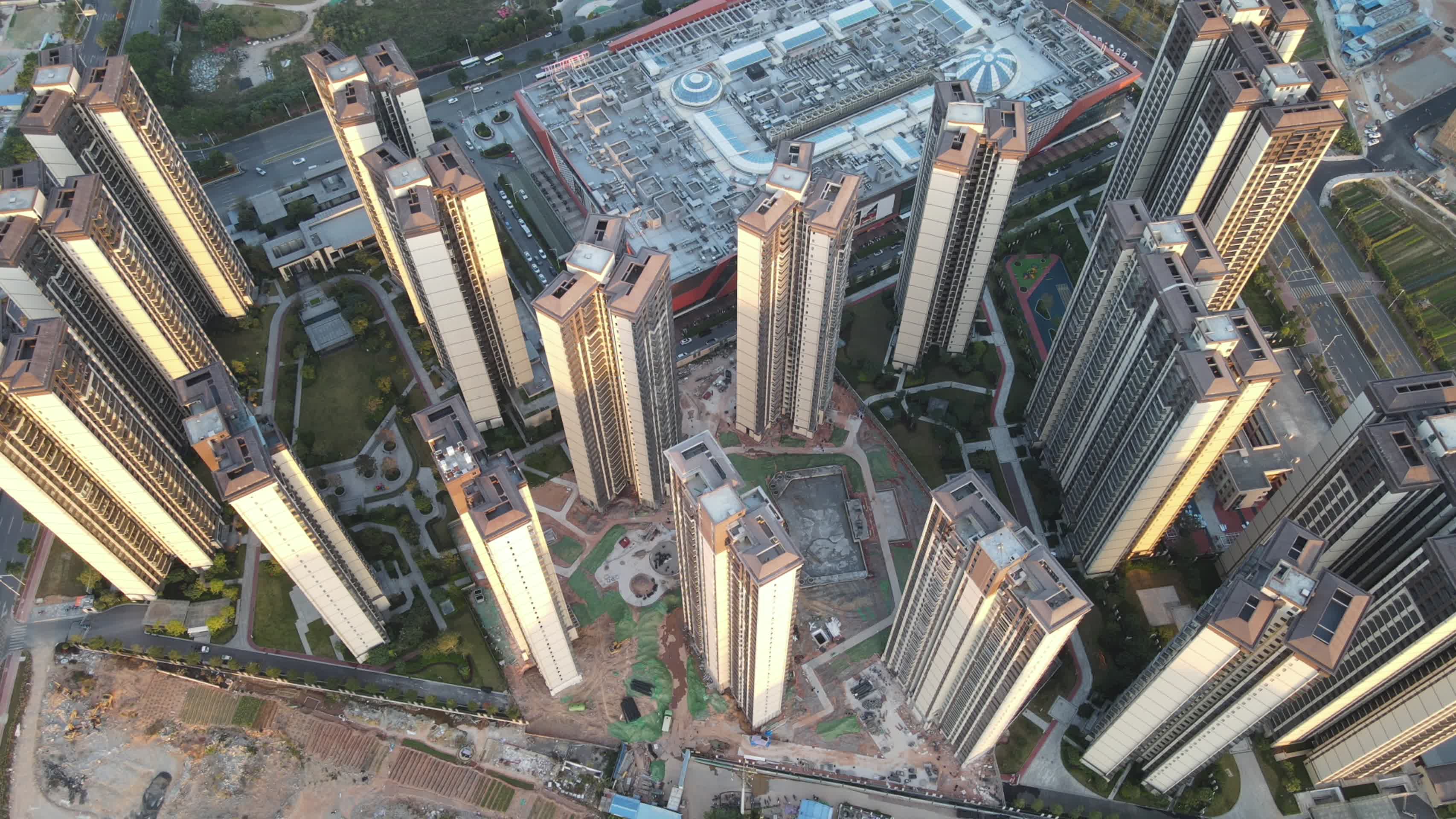 航拍广东乡村建设及城市建筑视频的预览图