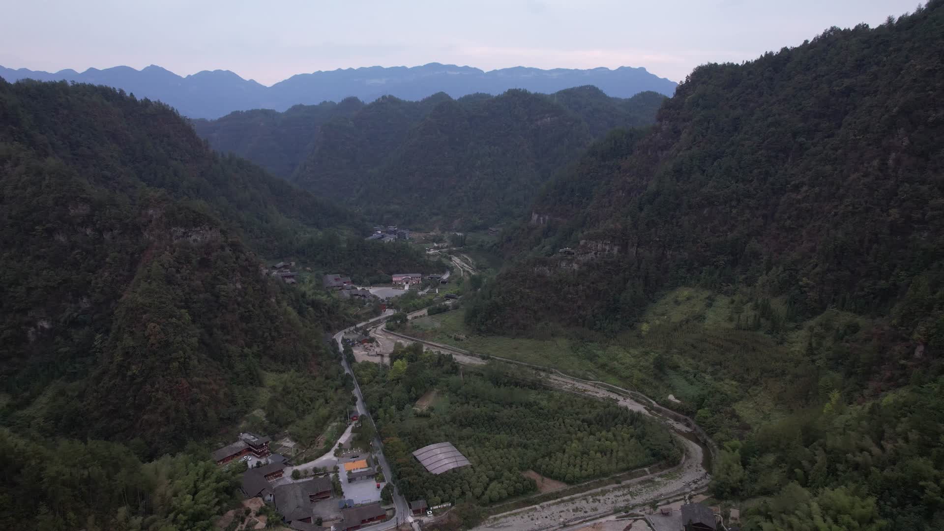重庆山水黔江十三寨航拍视频视频的预览图