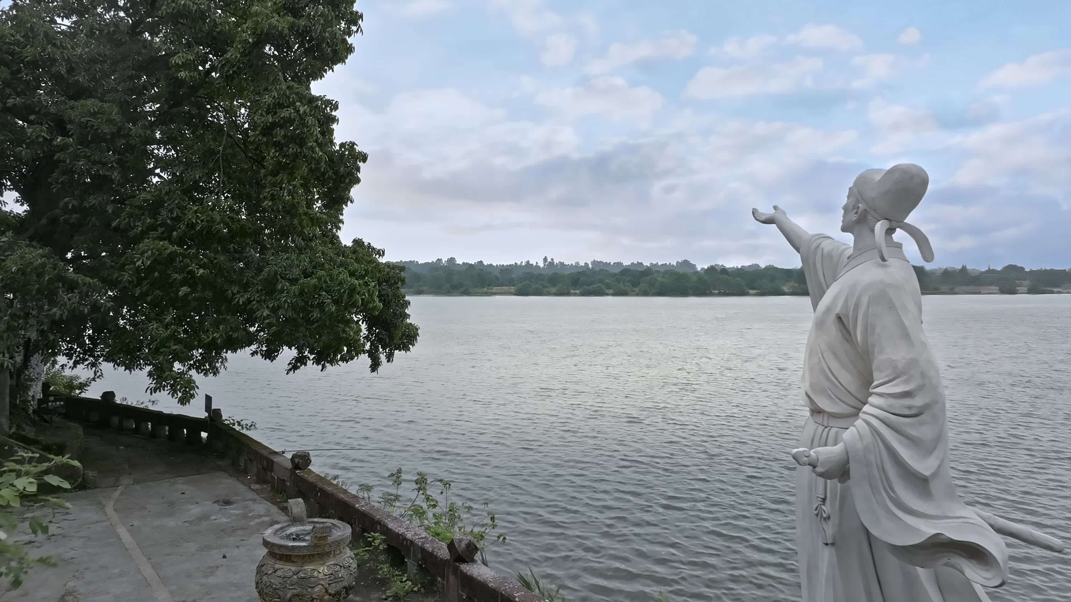 高清航拍诗人李白雕像视频的预览图