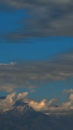 雪山延时摄影自然风光片头片尾视频的预览图