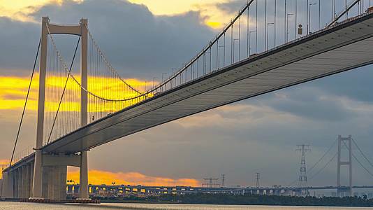 8K广州南沙跨海大桥朝霞延时摄影视频的预览图