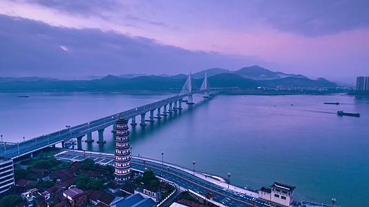 8K航拍广东肇庆紫色朝霞西江阅江大桥风光延时视频的预览图