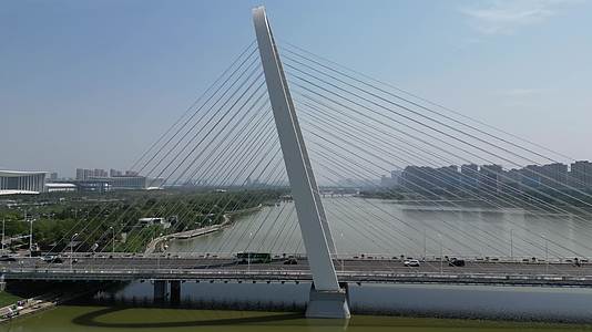 西安浐灞彩虹桥灞河生态区视频的预览图