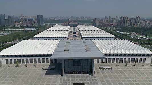 西安国际会展中心灞河生态区航拍视频的预览图