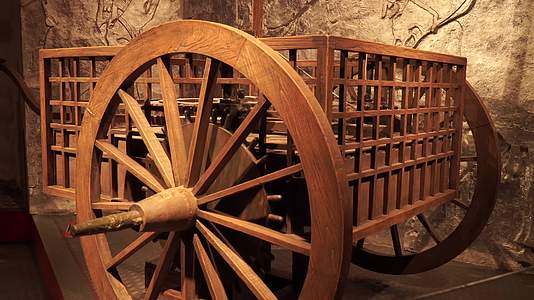 汉代马车古代战车敲鼓机械结构视频的预览图