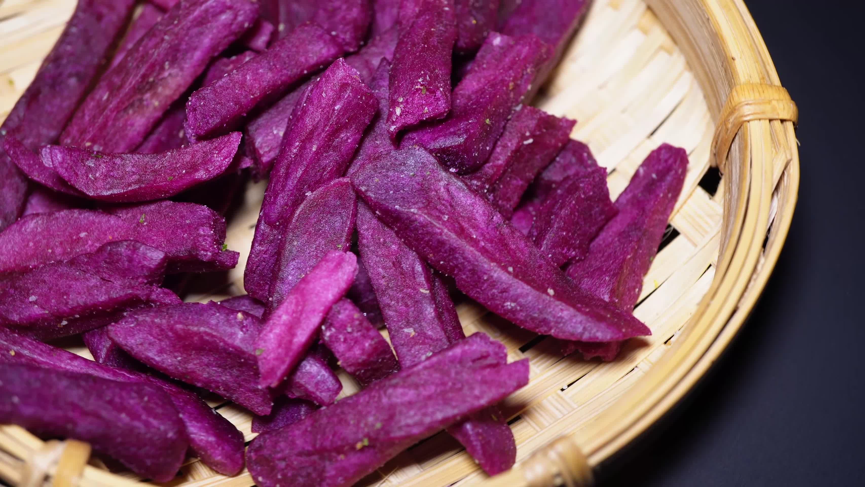 紫薯干紫薯条冻干粗粮零食视频的预览图