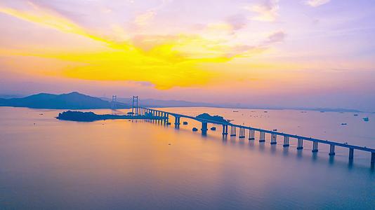 8K唯美跨海大桥基建日出朝霞海平面合集视频的预览图