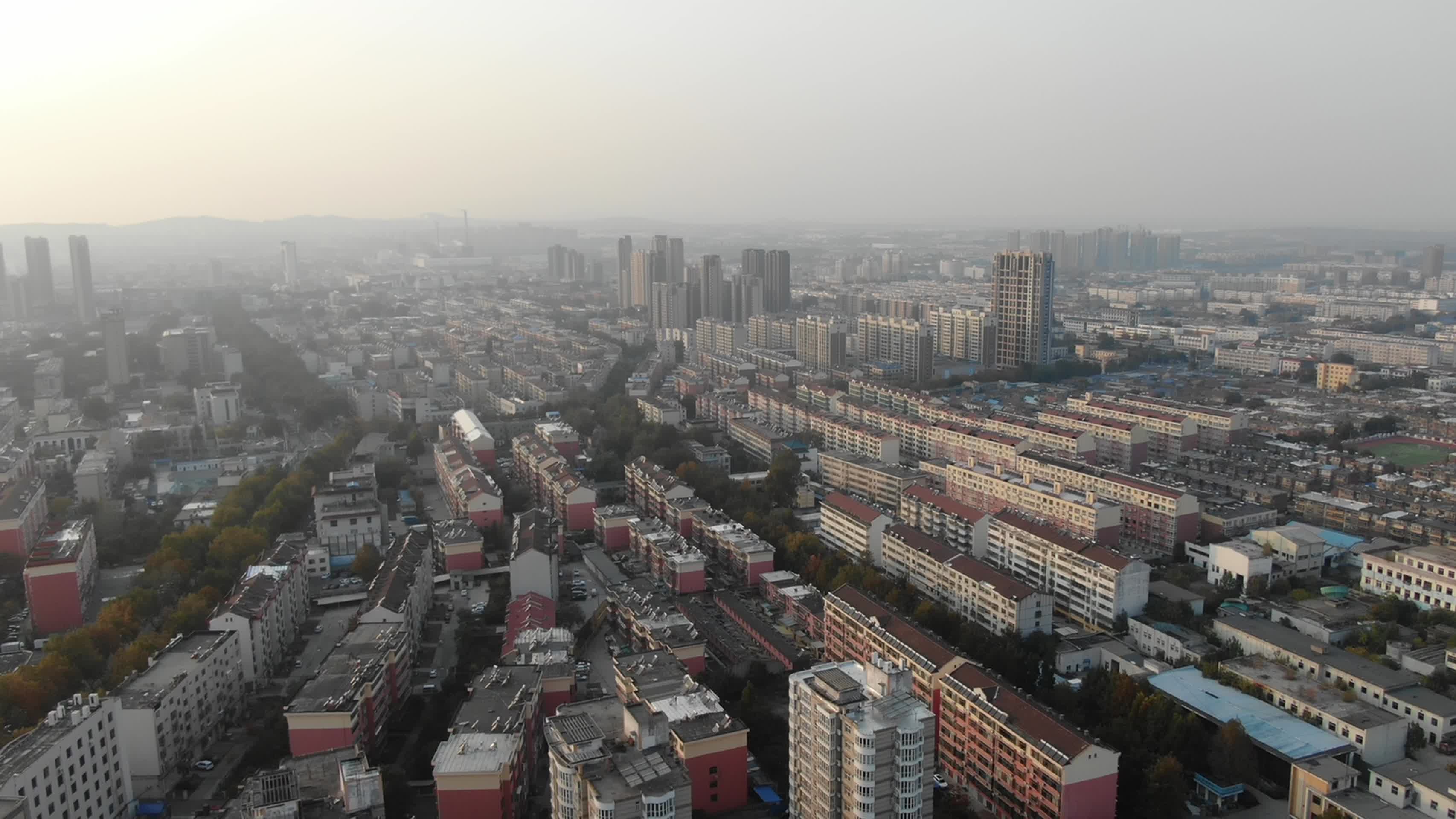 航拍山东城市建筑群视频的预览图