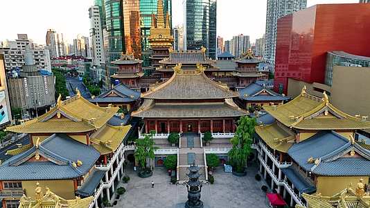 4K上海静安寺日出超清质感大场景航拍视频的预览图