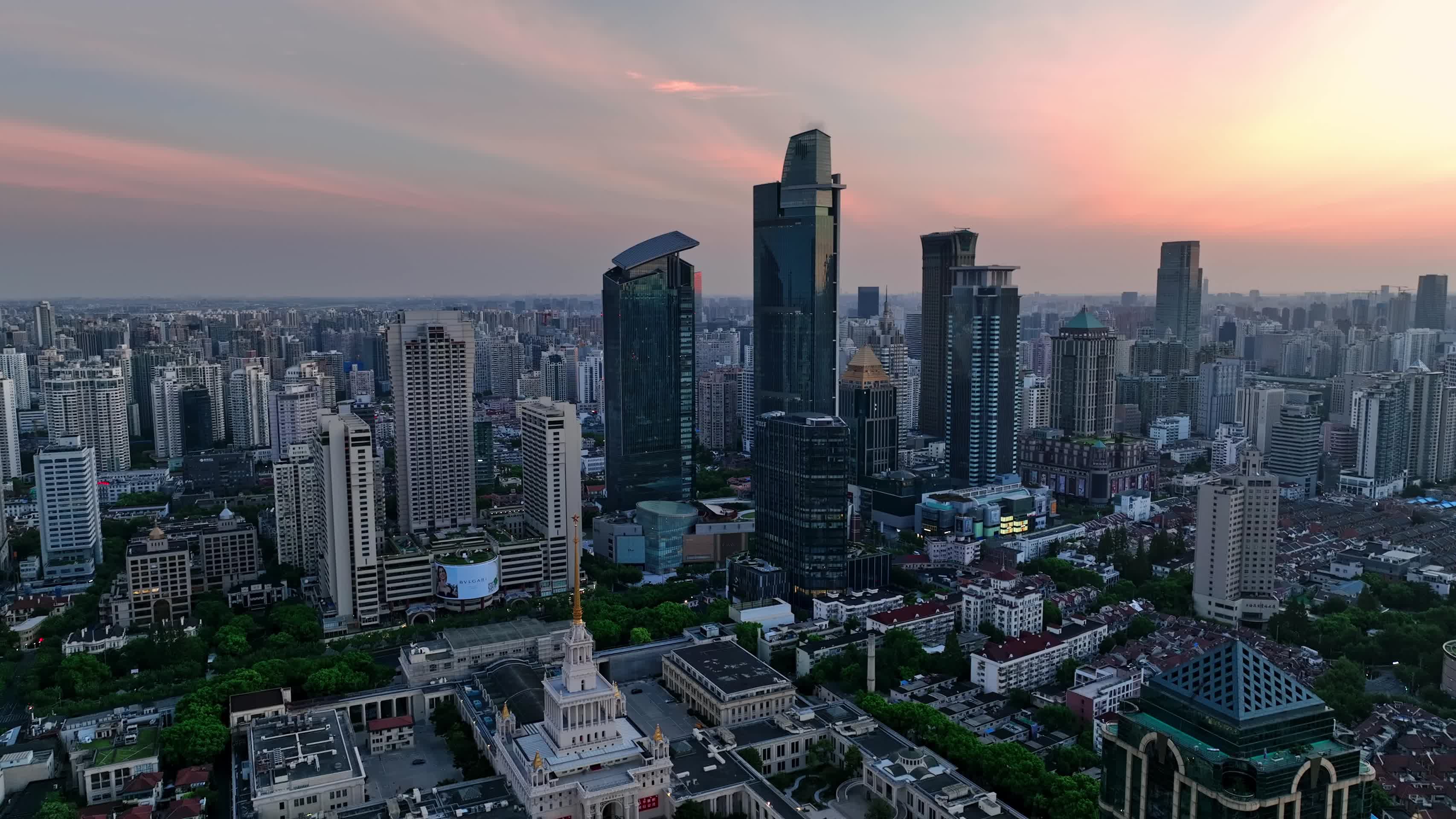 上海展览中心中苏友好大厦日出顺光航拍视频的预览图