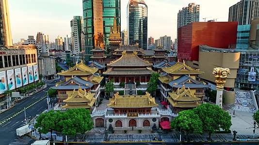 4K上海静安寺日出超清质感特写航拍视频的预览图