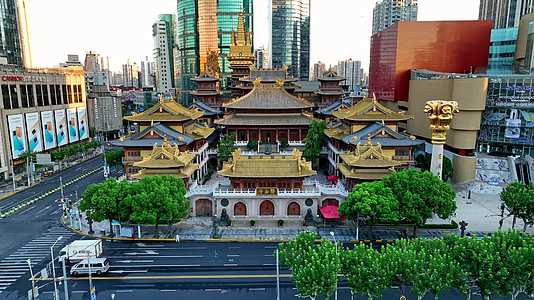 4K上海静安寺日出超清质感特写航拍视频的预览图