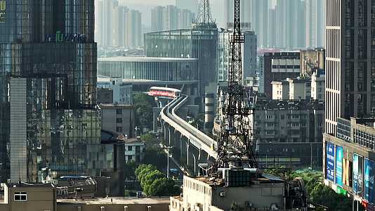 安徽芜湖城市轻轨航拍视频的预览图