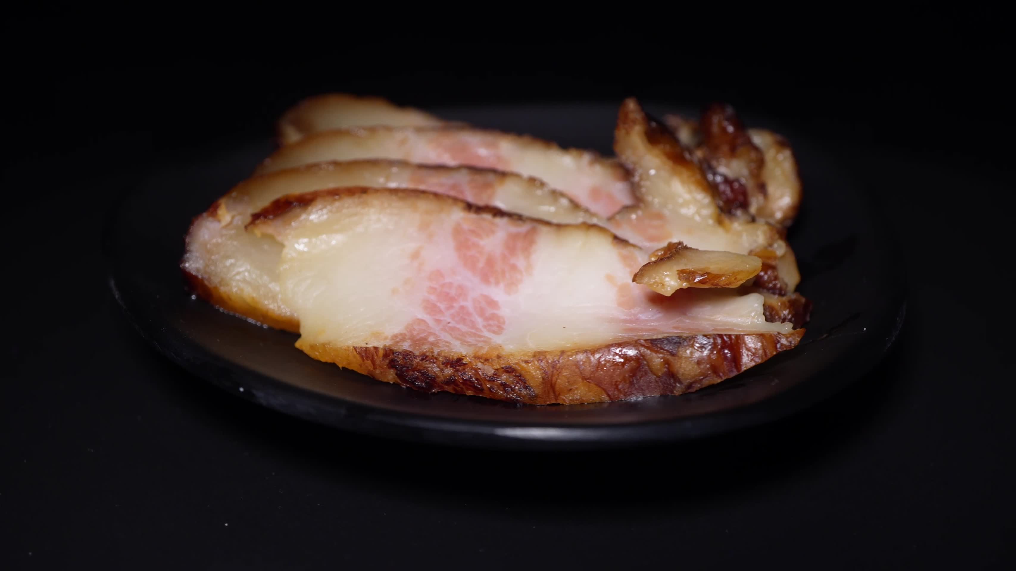 烟熏五花肉腊肉腌制腊肉肥肉视频的预览图