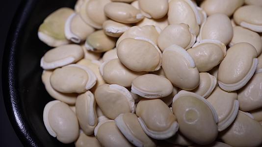 美食云南白扁豆祛湿豆子杂粮视频的预览图