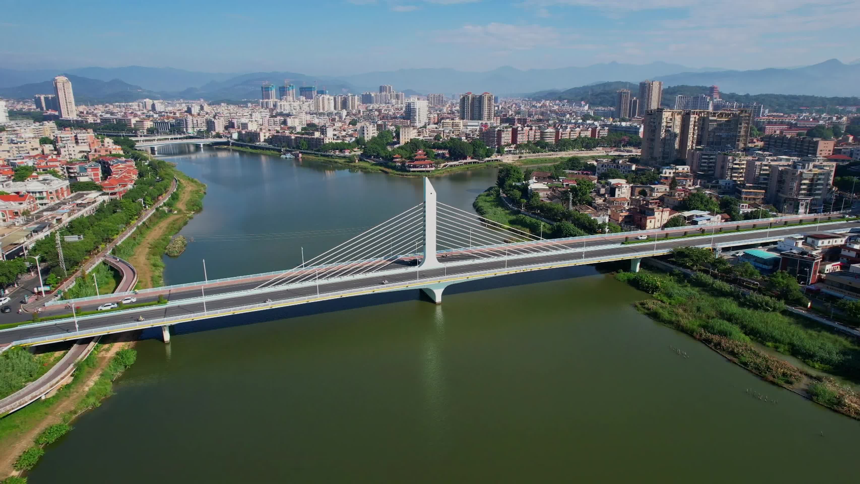 航拍厦门银湖大桥视频的预览图