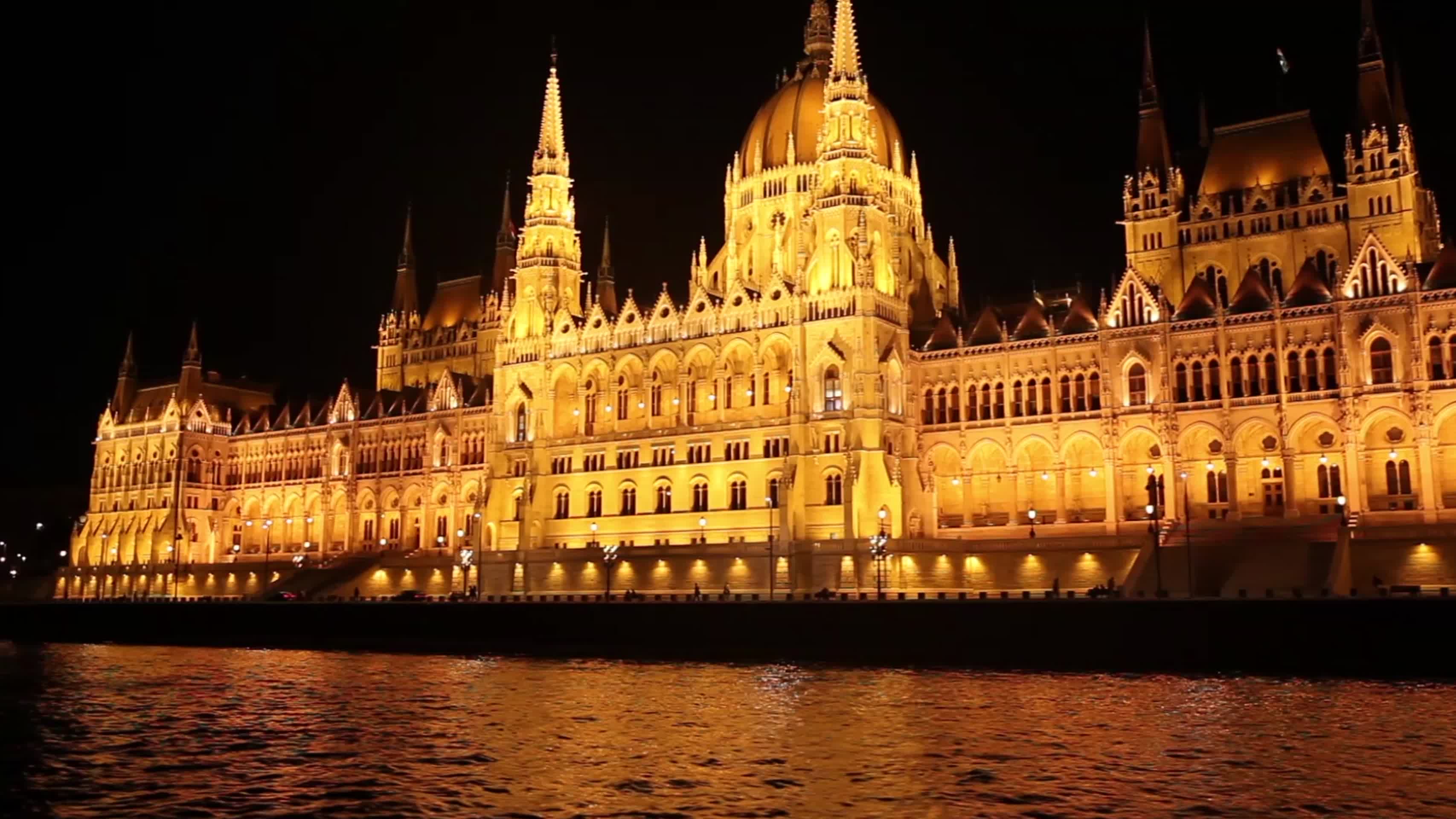 匈牙利国会大厦夜景3段合集视频的预览图