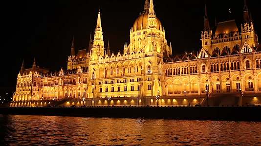 匈牙利国会大厦夜景3段合集视频的预览图