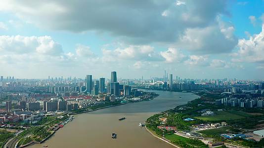 横贯上海的黄浦江视频的预览图