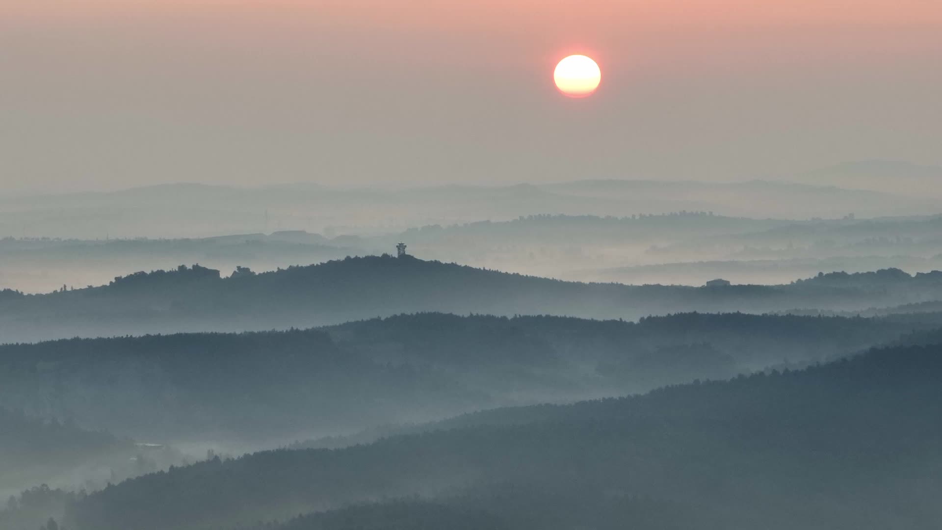 大自然的景象云雾日出日落视频的预览图