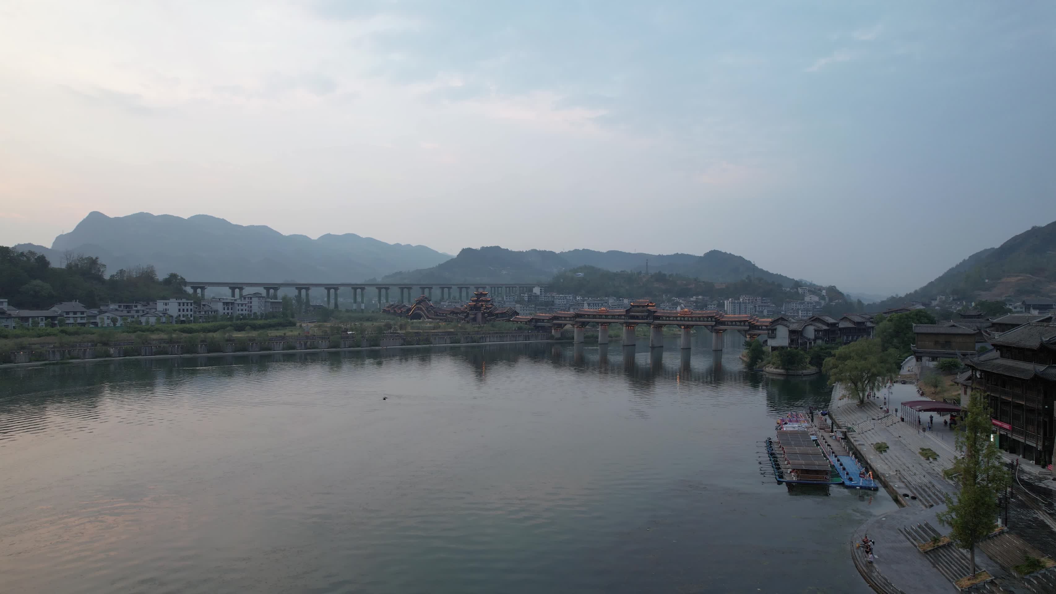 重庆山水黔江濯水古镇5A景区视频的预览图