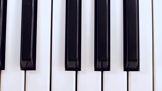 1080p黑白钢琴琴键视频的预览图