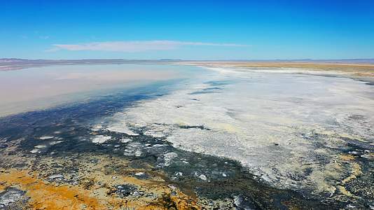 新疆哈密巴里坤湖4K航拍视频的预览图
