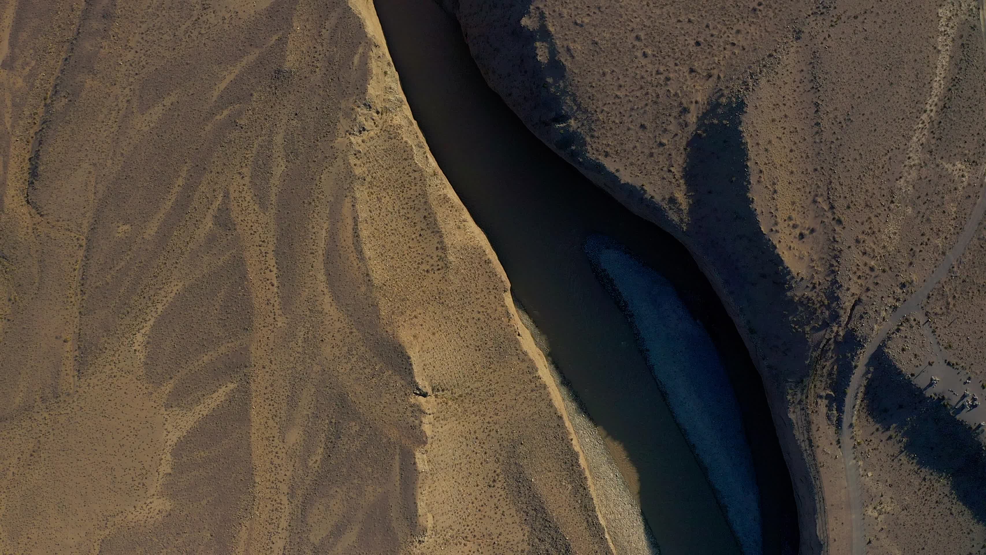 大西北荒漠戈壁地貌视频的预览图