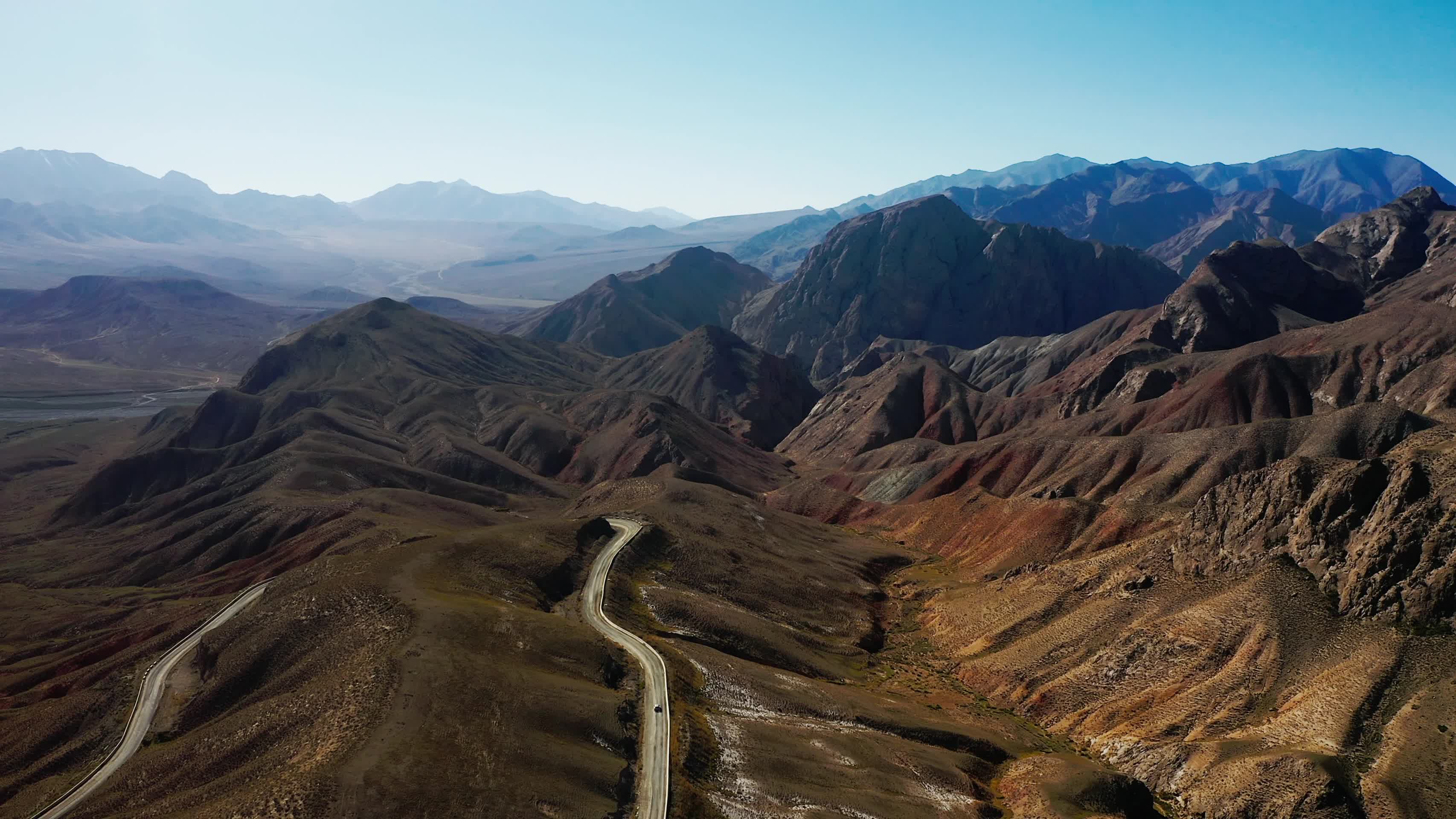 荒漠戈壁上的讨赖河视频的预览图