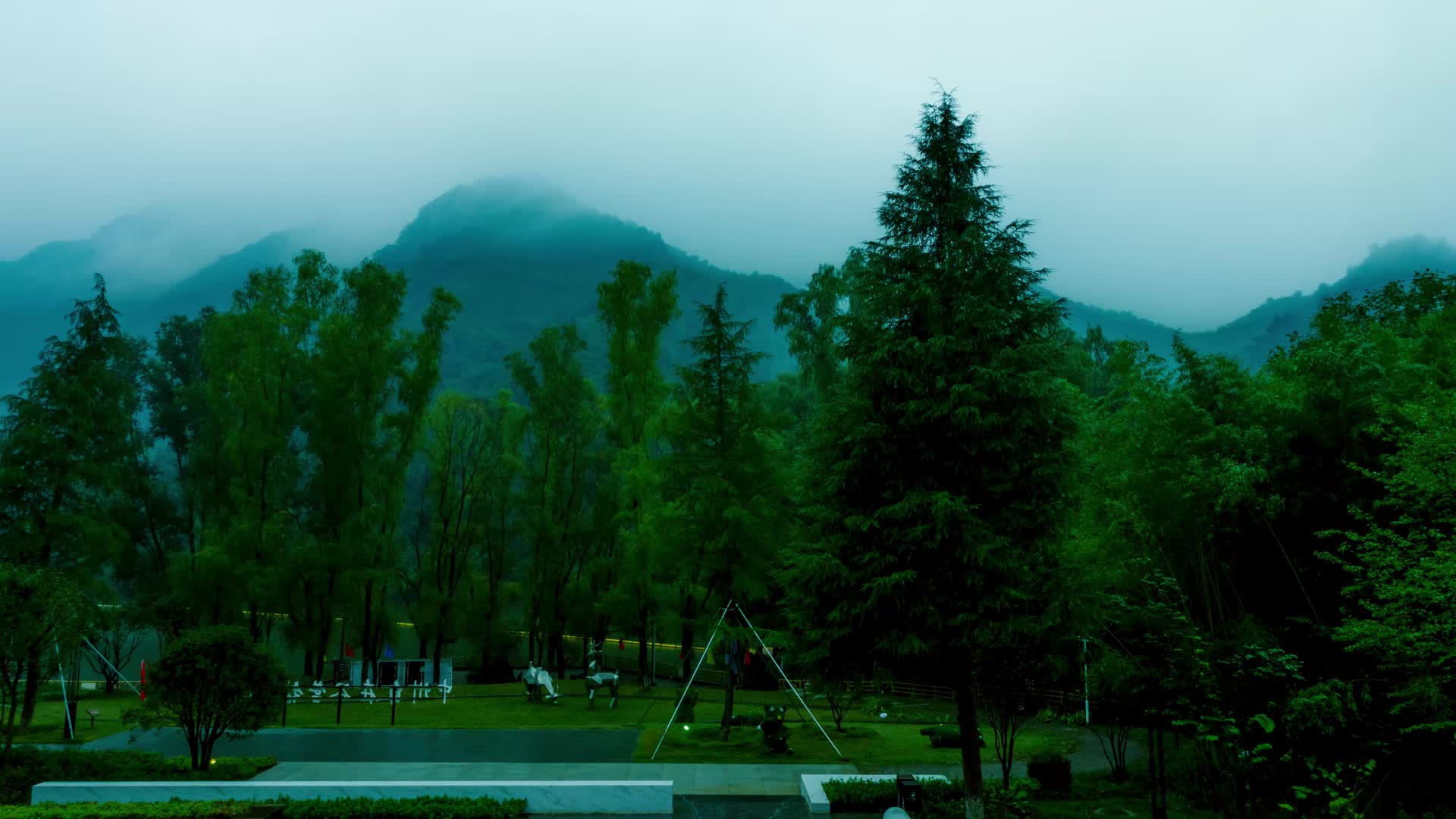 山间云雾延时摄影4K高清视频的预览图
