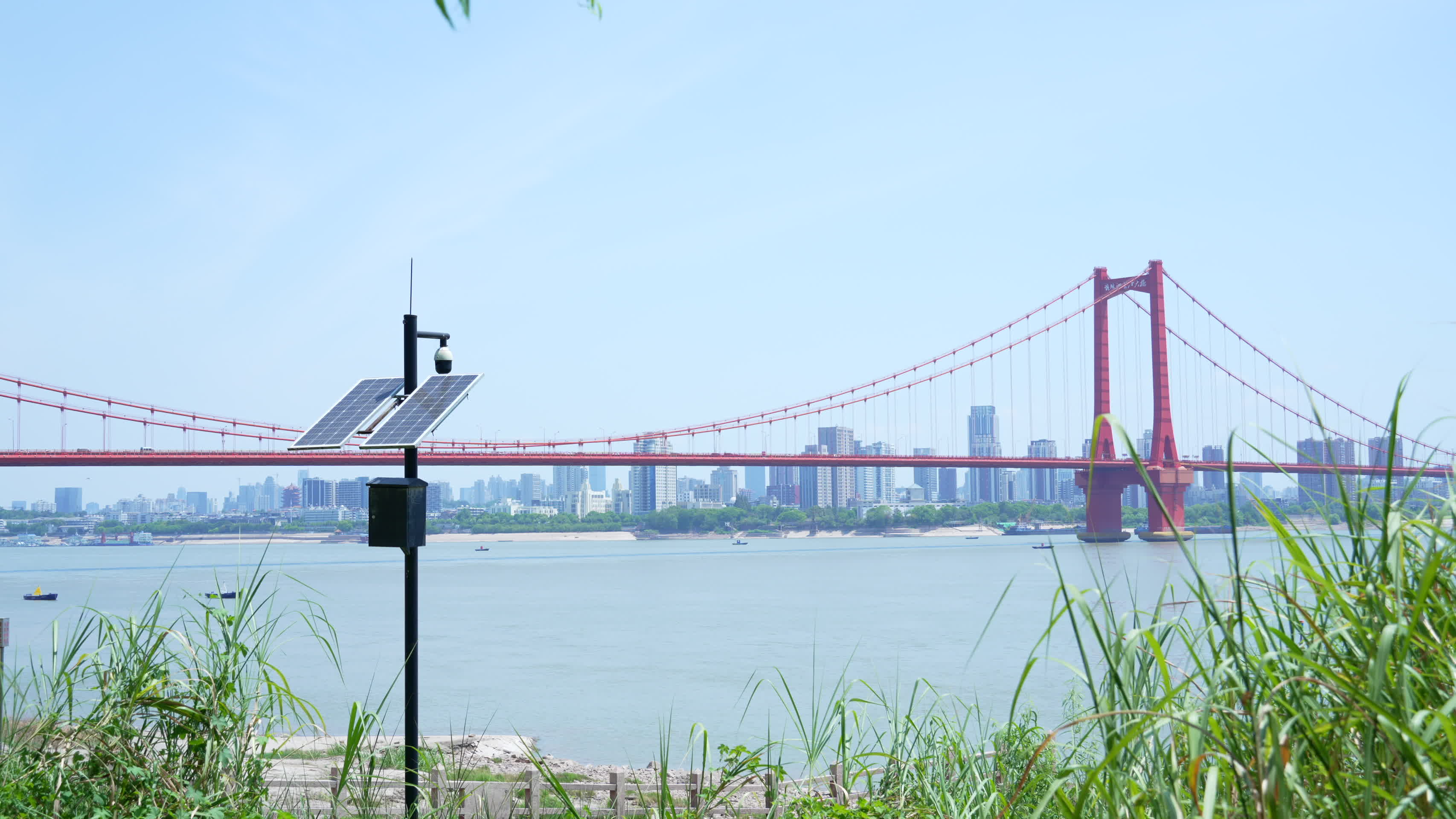 武汉汉阳江滩长江大桥风景视频的预览图