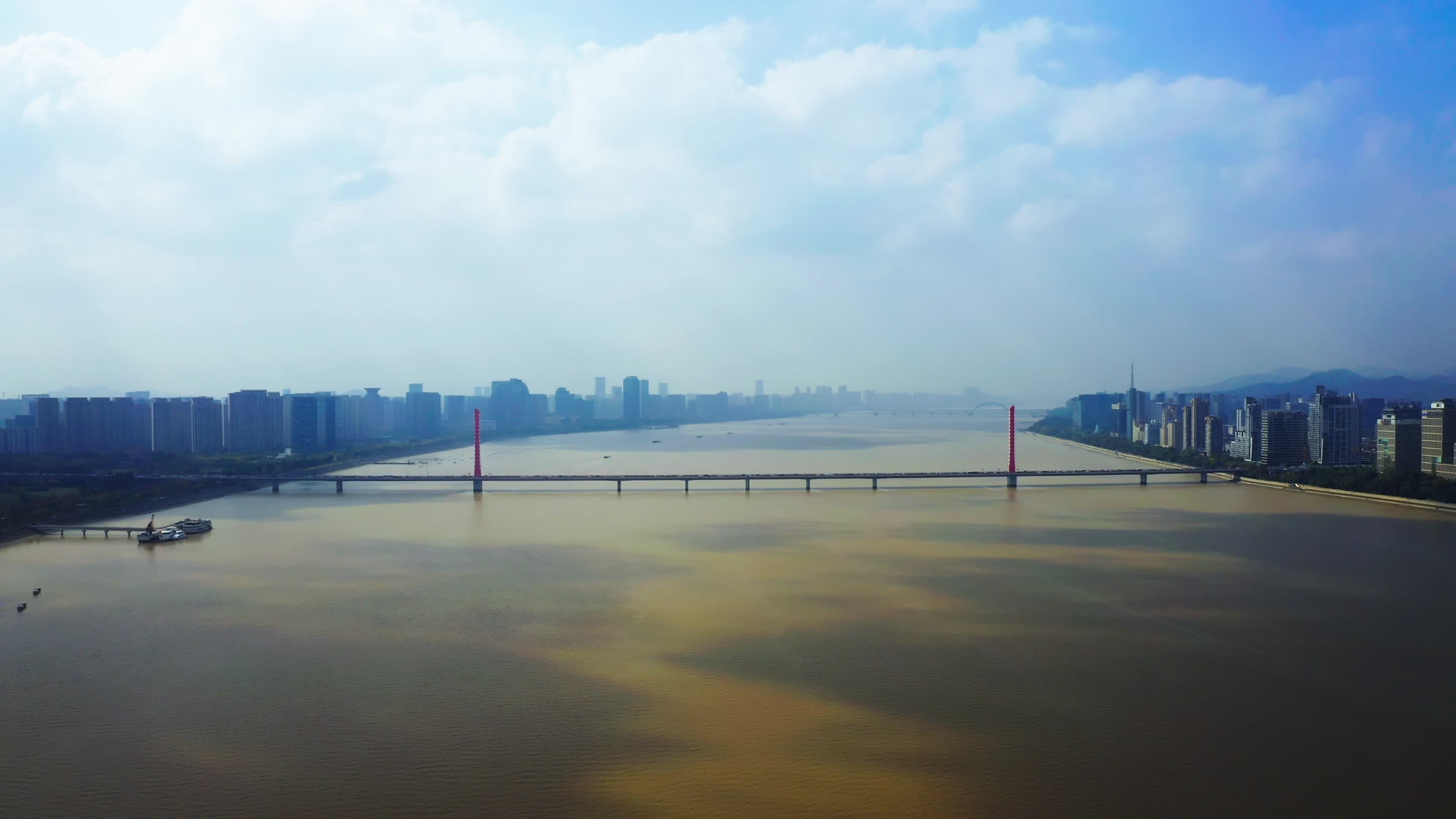 浙江杭州滨江钱塘江大桥4K航拍视频的预览图