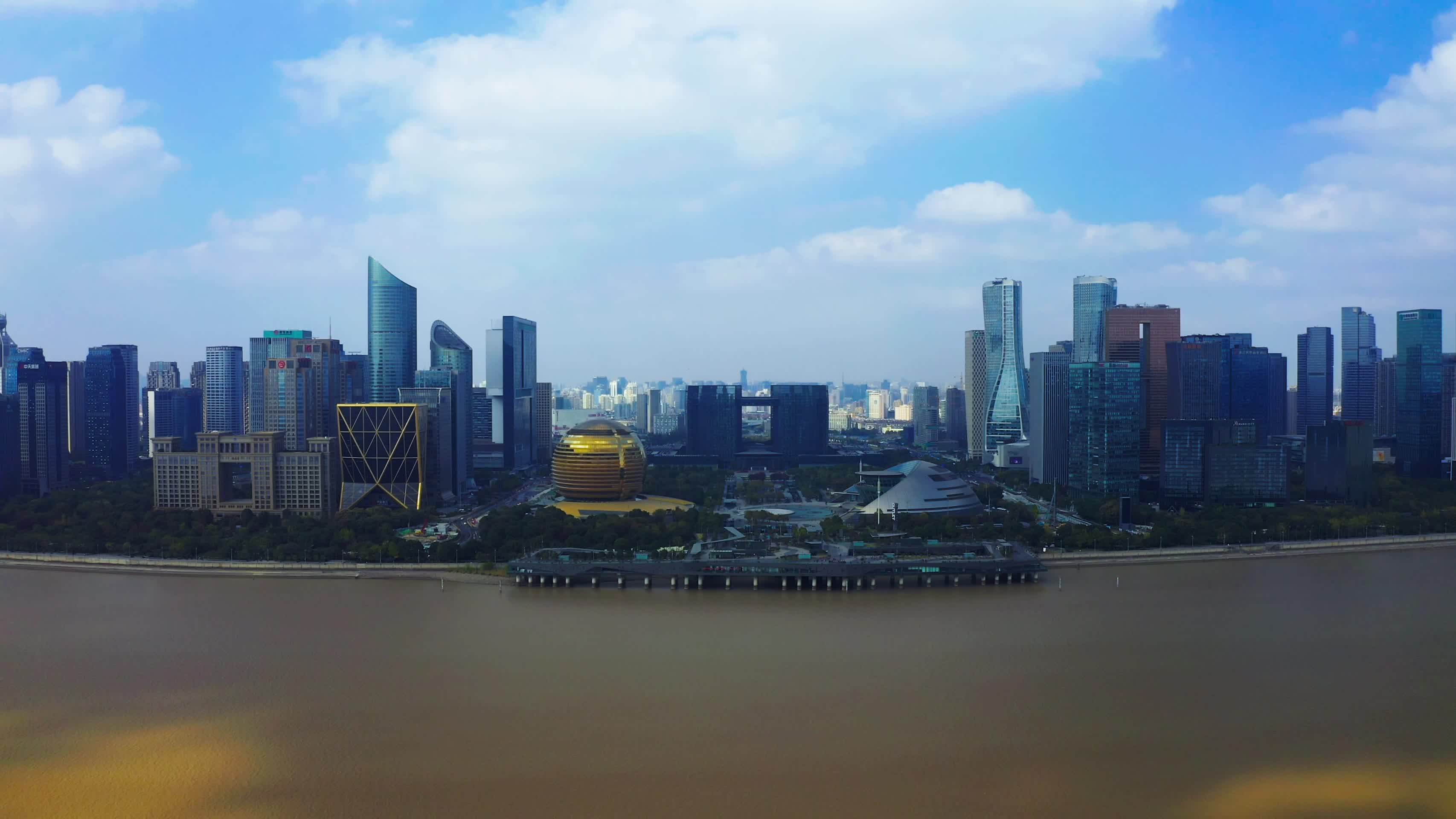 钱塘江两岸的现代化城市风貌视频的预览图