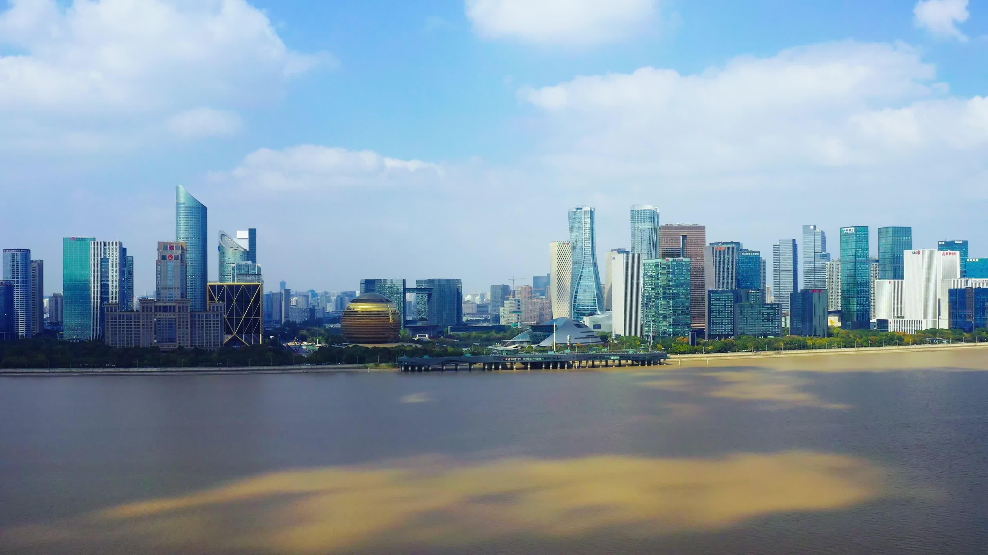 钱塘江两岸的现代化城市风貌视频的预览图