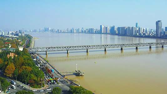 浙江杭州滨江钱塘江大桥视频的预览图