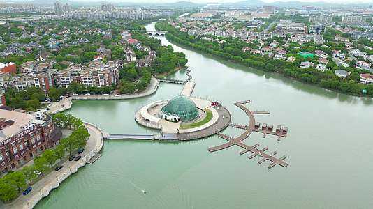 上海松江泰晤士小镇艾伦岛4K航拍视频的预览图