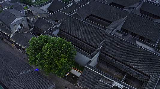 宁静的南浔古镇夜景视频的预览图