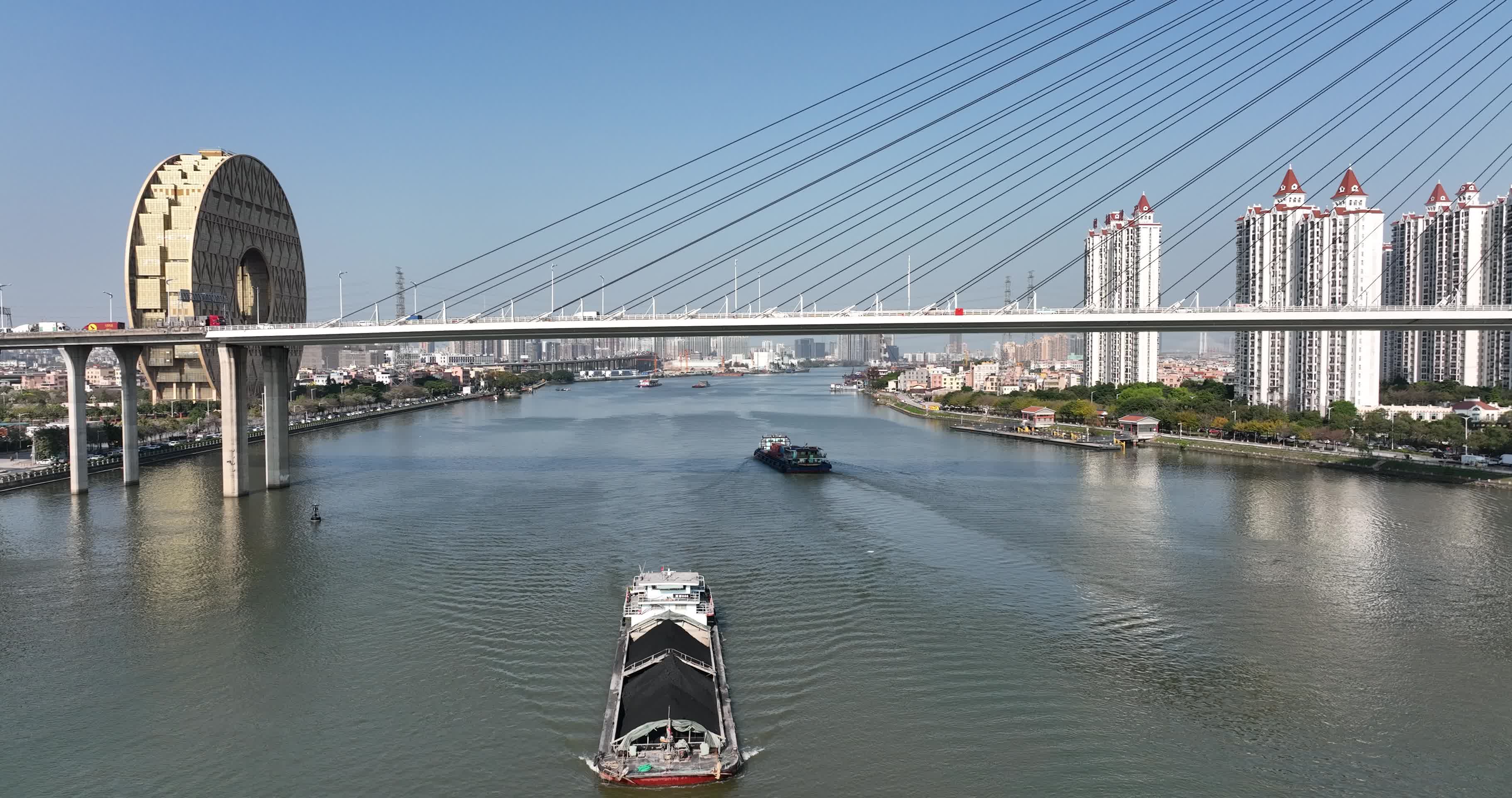 航拍广州东沙大桥交通三支香水道视频的预览图
