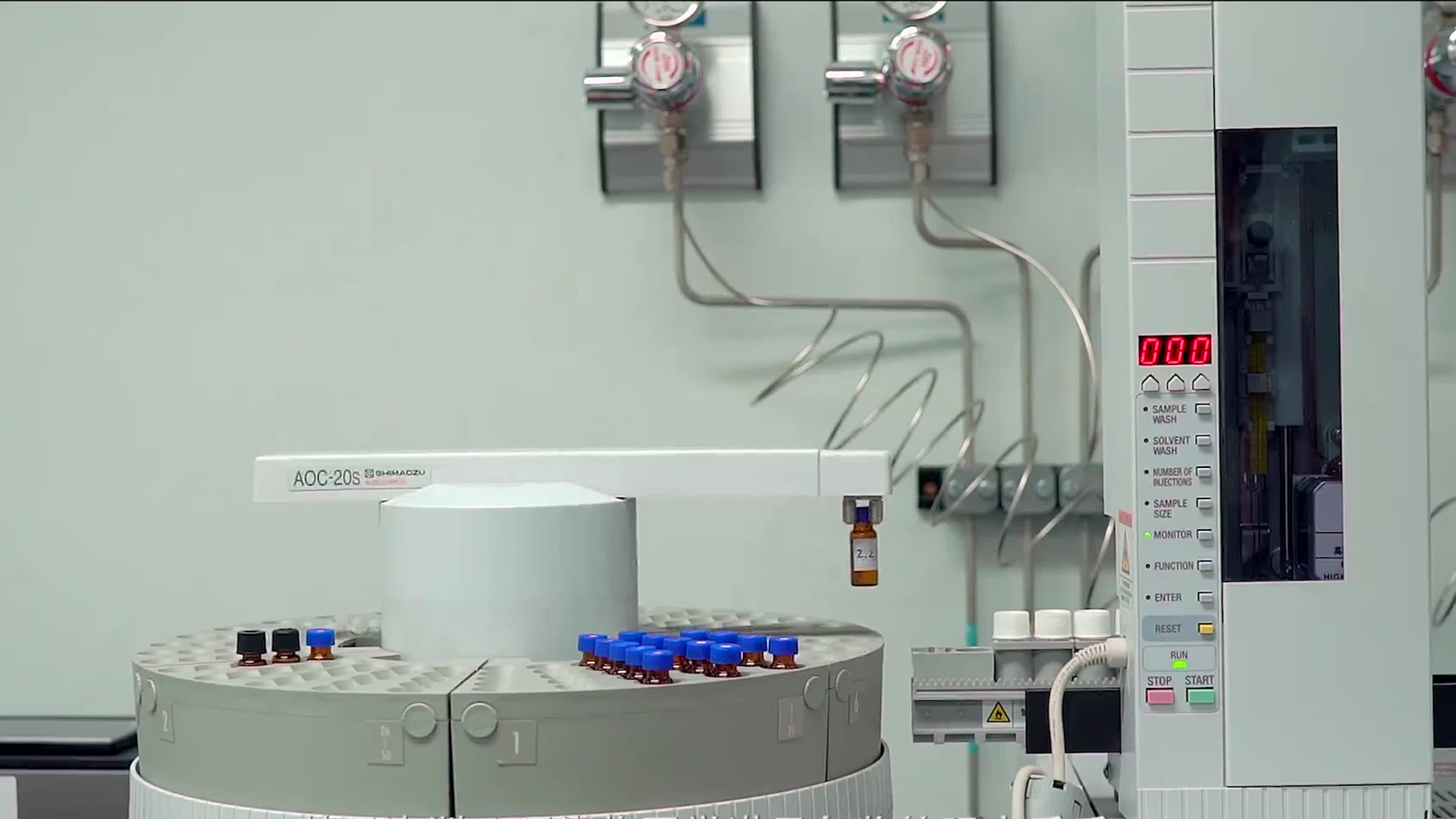 保健品实验室研究工厂流水线生产视频视频的预览图