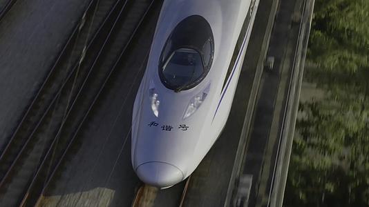 大气广州南站和谐号高铁驶向城市实拍视频的预览图