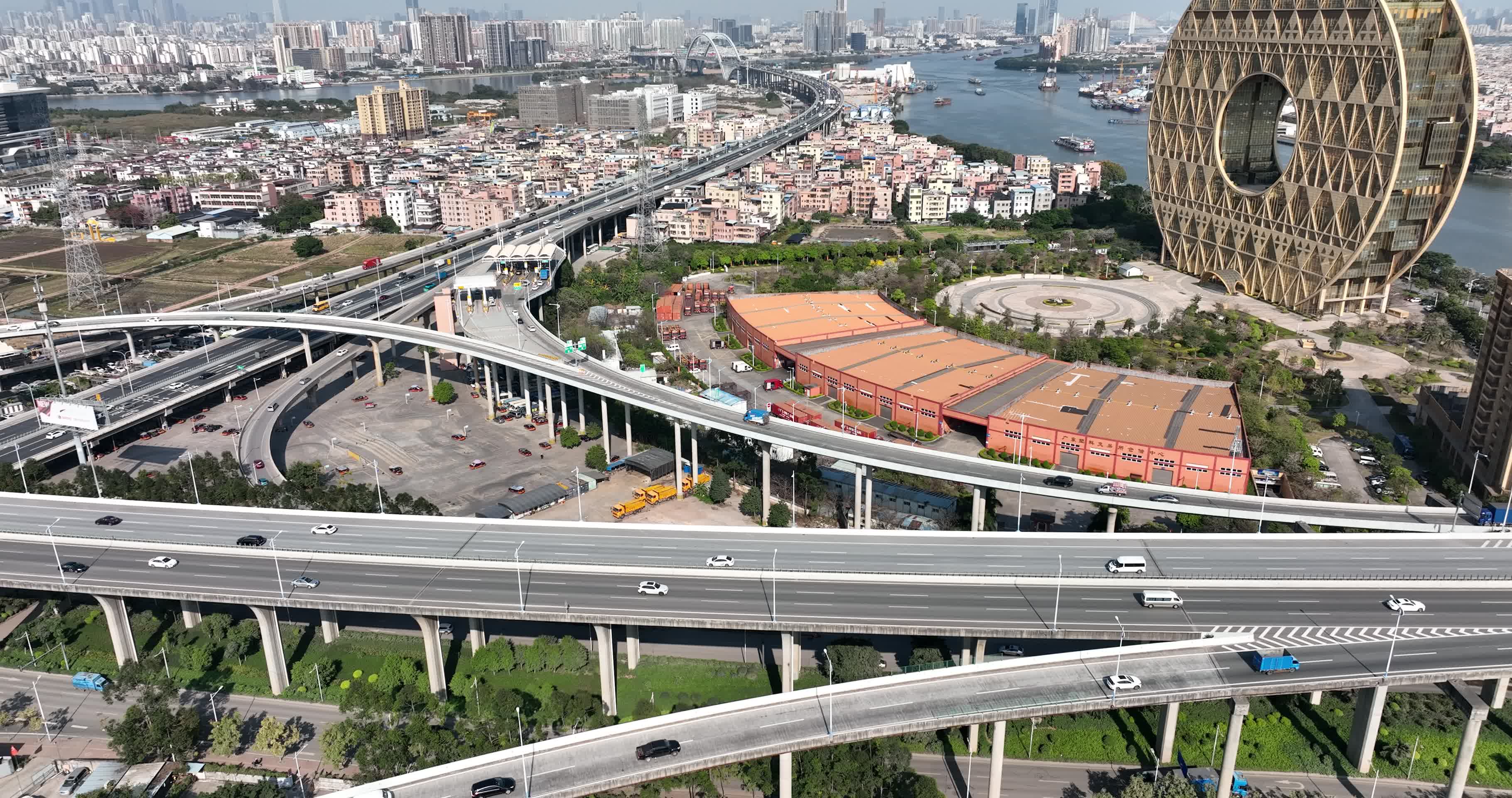 航拍广州东沙立交桥车流交通视频的预览图