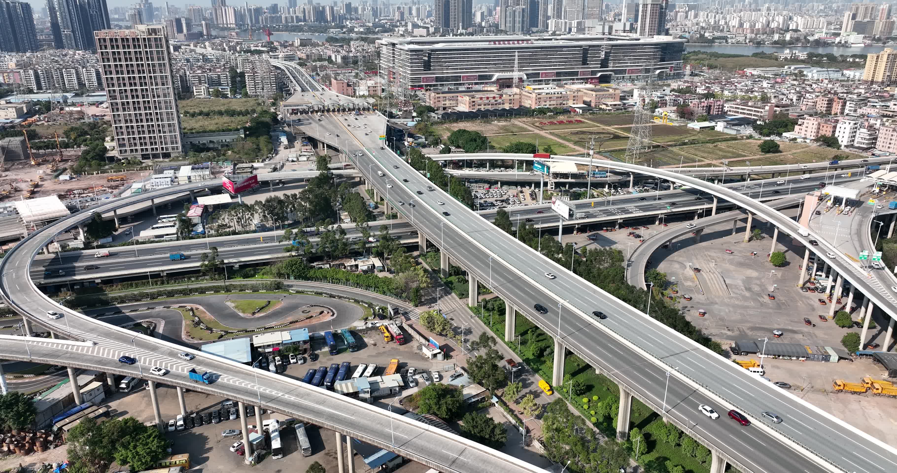 航拍广州东沙立交桥车流交通视频的预览图