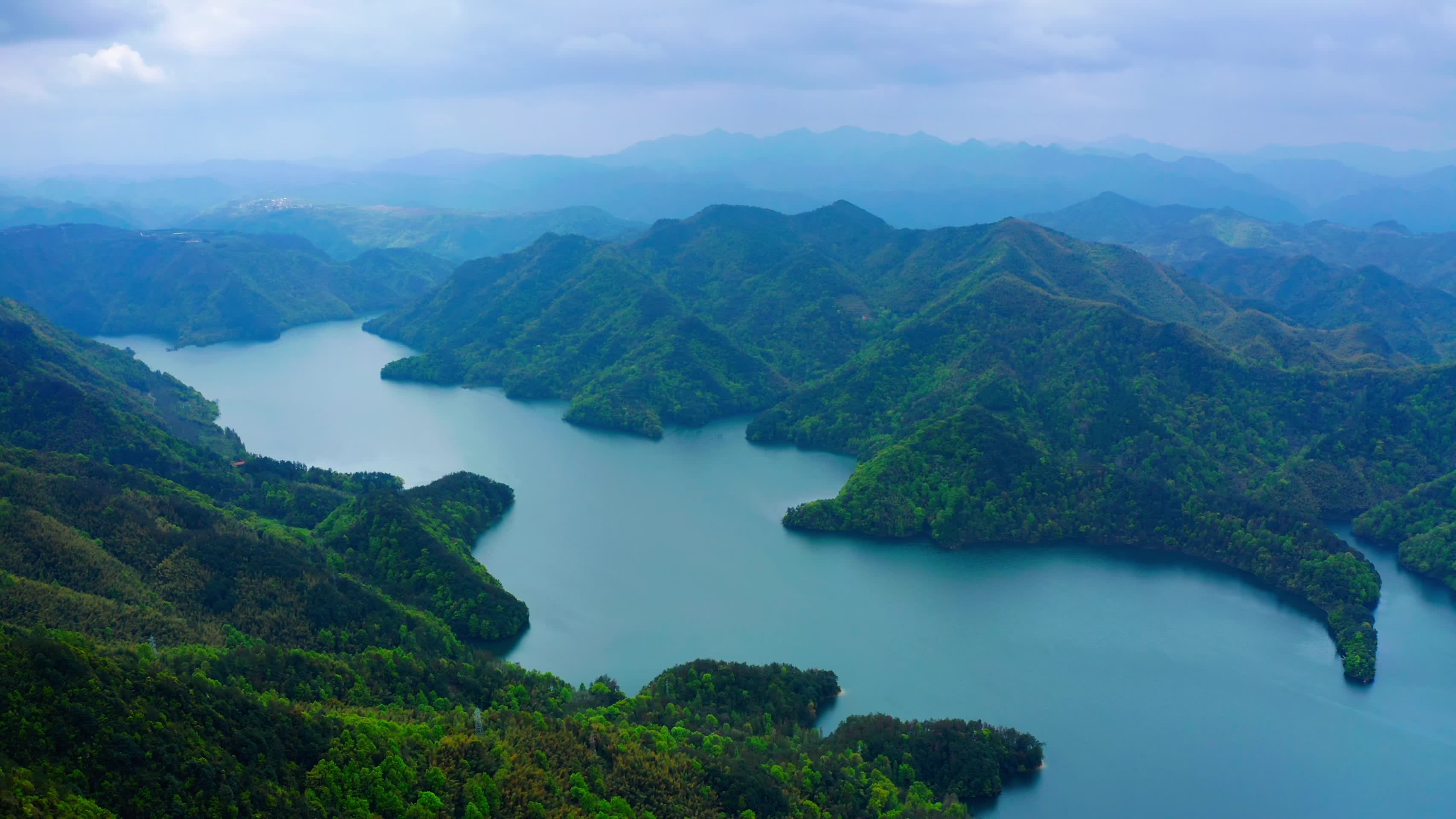 浙江绍兴南山湖风景区4K航拍视频的预览图