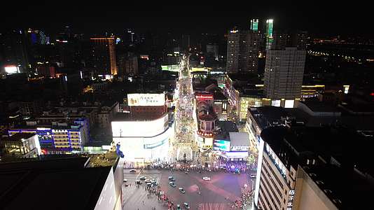 湖南长沙黄兴路步行街夜景灯光人流航拍视频的预览图