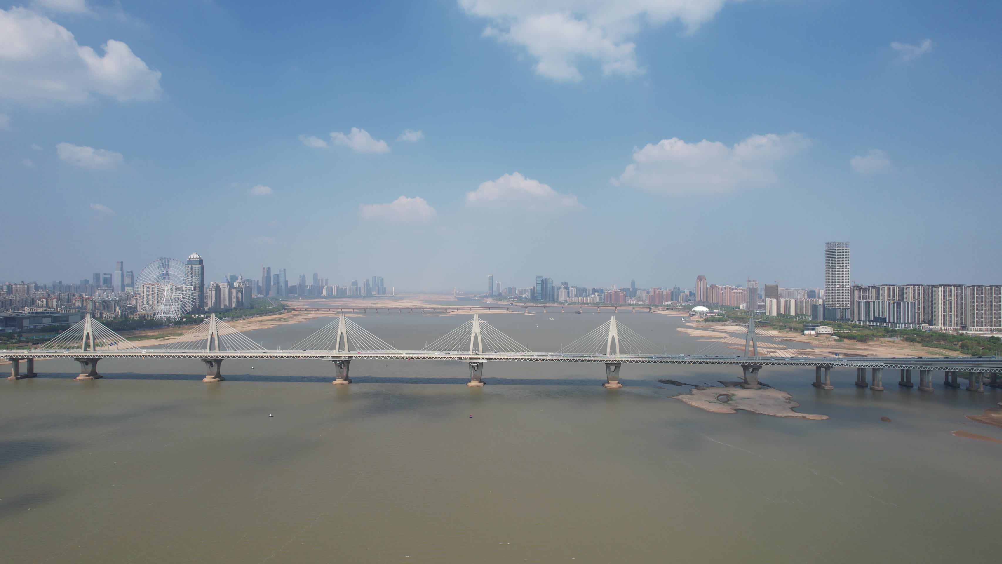 江西南昌朝阳大桥航拍视频的预览图